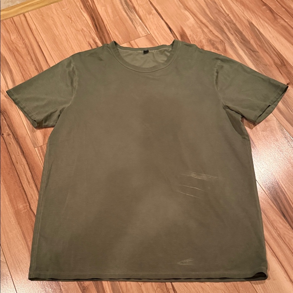 lululemon athletica Men's army  Green Short Sleeve Tee